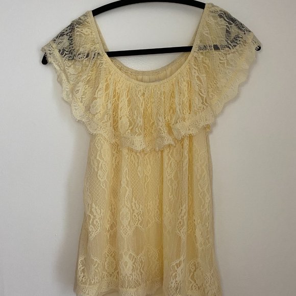 Lace cream off-shoulder top, Size Medium - Picture 2 of 4